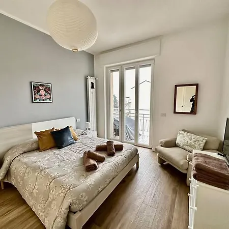 Light Star Apartament Como